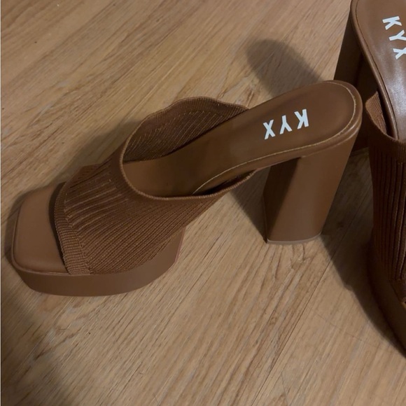 4 Inch Heels - Picture 3 of 3